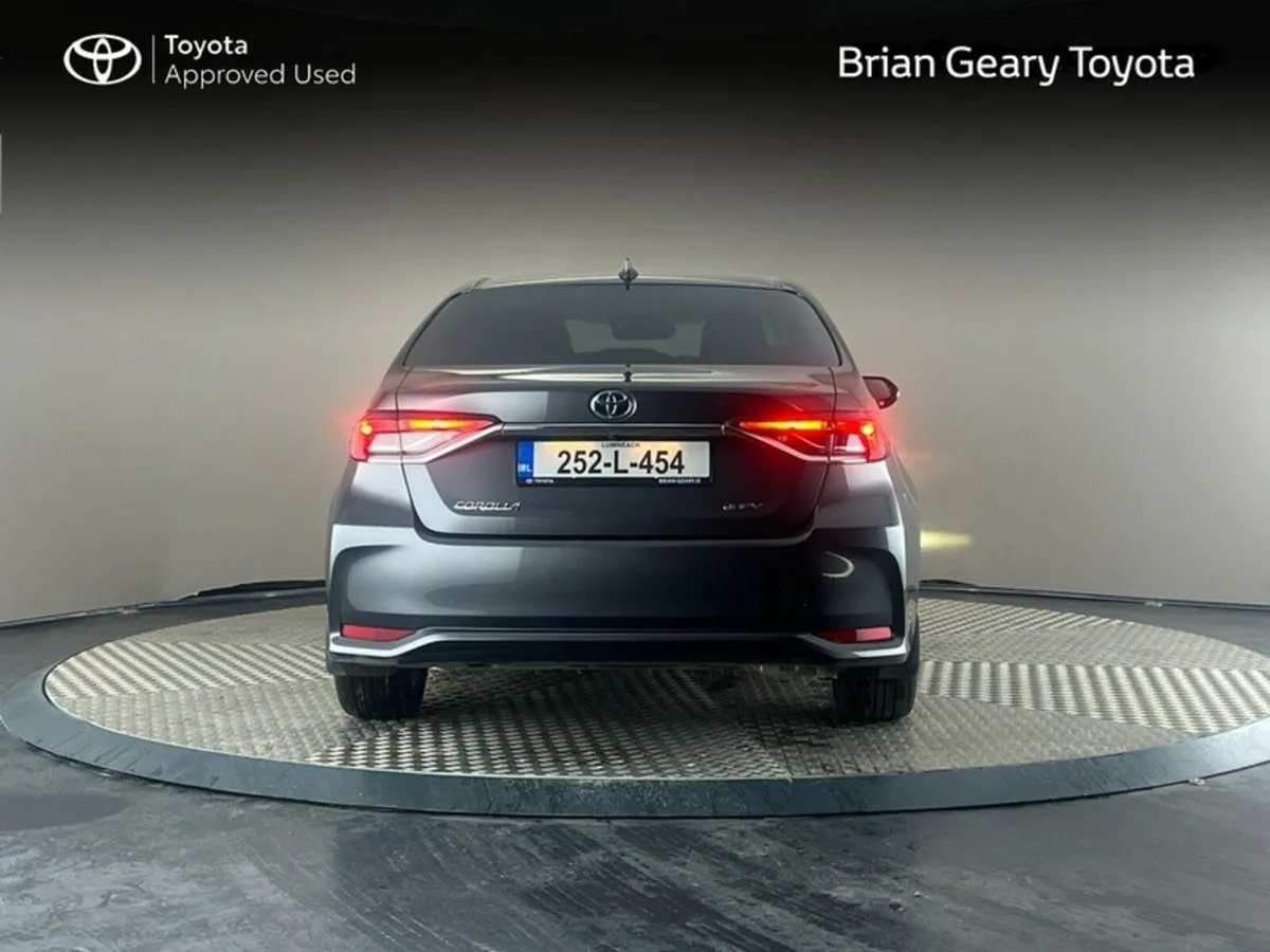 Toyota Corolla LUNA SPORT Saloon - Image 4