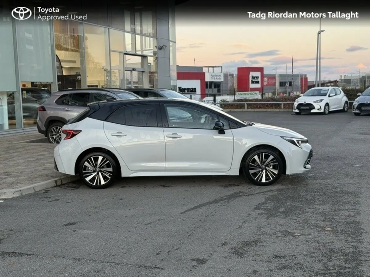 Toyota Corolla HB LUNA SPORT *** DEMO SALE *** BIG - Image 3