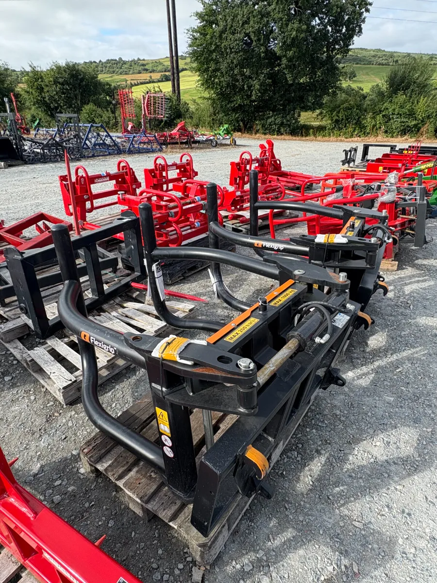 New Quicke Flexigrip Bale Grab - Image 1