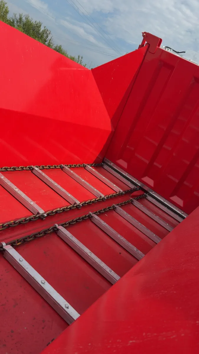 New NC Rear Discharge Muck Spreader 13 Cubic Meter - Image 4