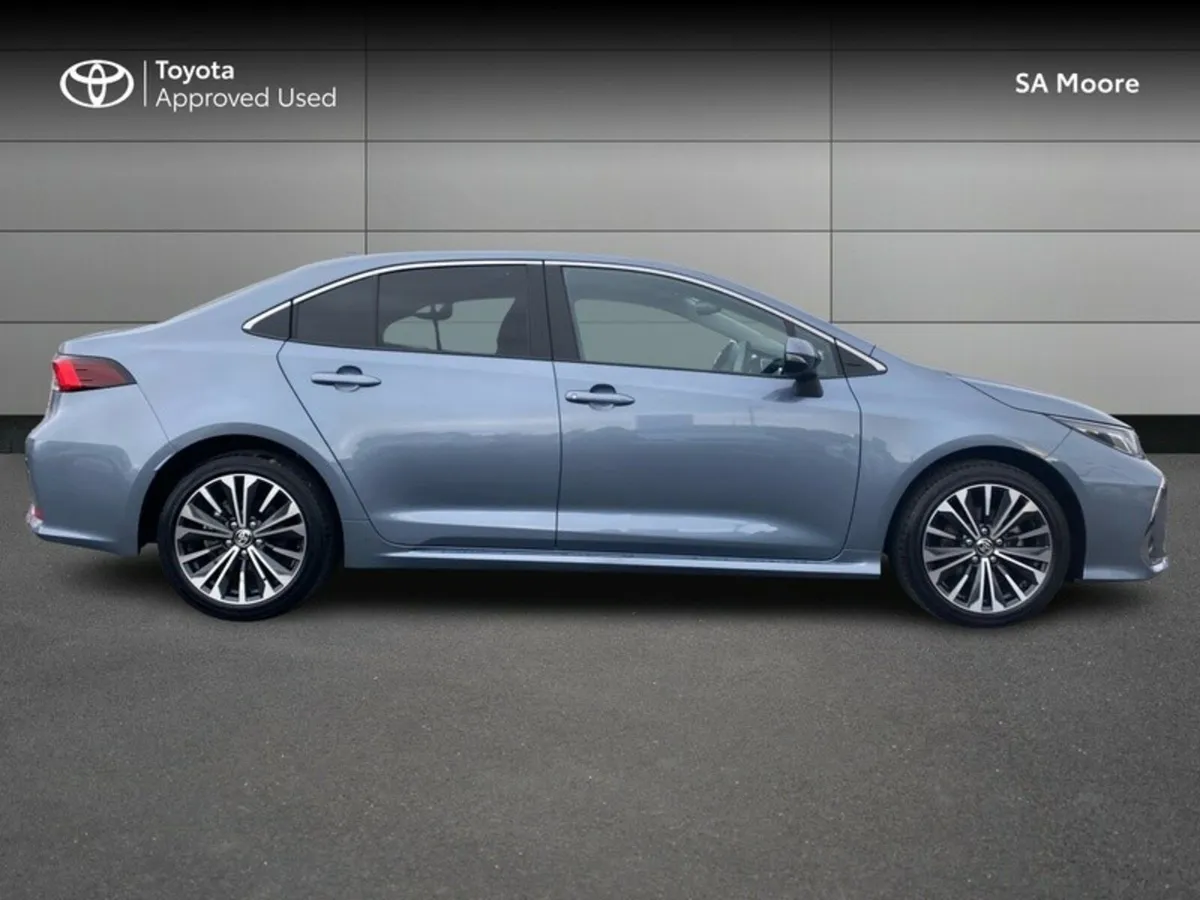 Toyota Corolla LUNA SPORT SALOON - Image 3
