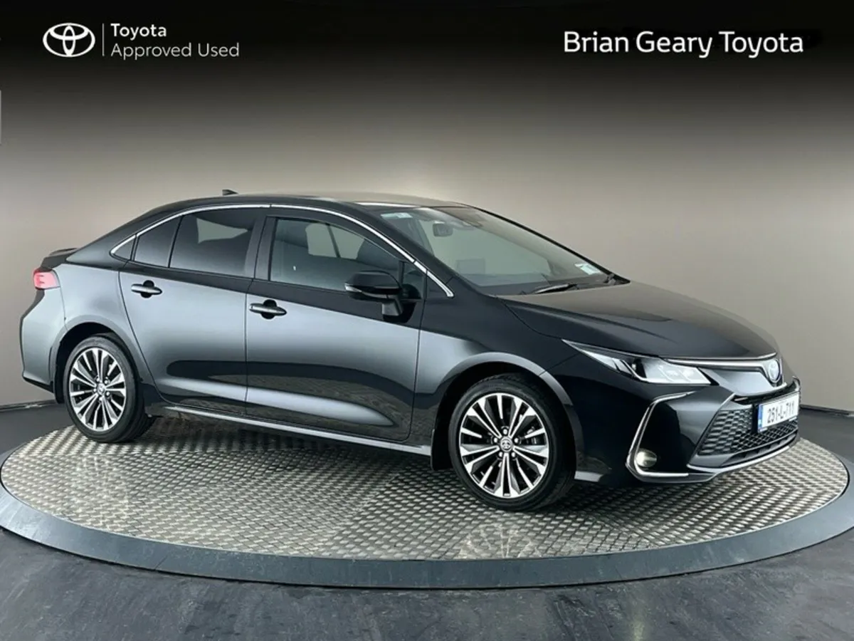 Toyota Corolla HYBRID LUNA SPORT SALOON - Image 1