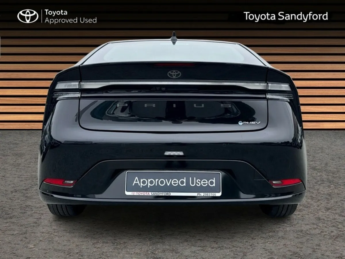 Toyota Prius LEATHER HEATED SEATS // REAR CAMERA & - Image 4