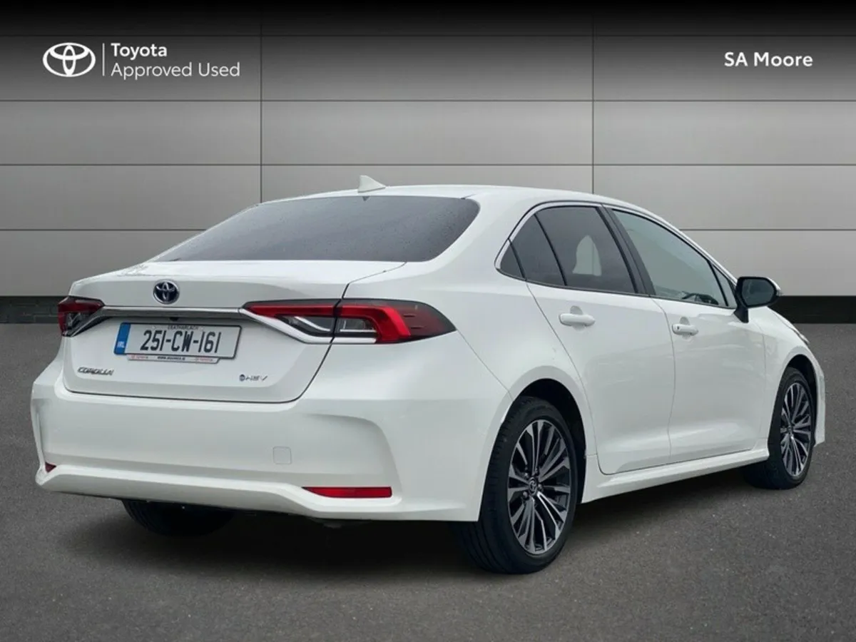 Toyota Corolla HYBRID LUNA SPORT SALOON - Image 2