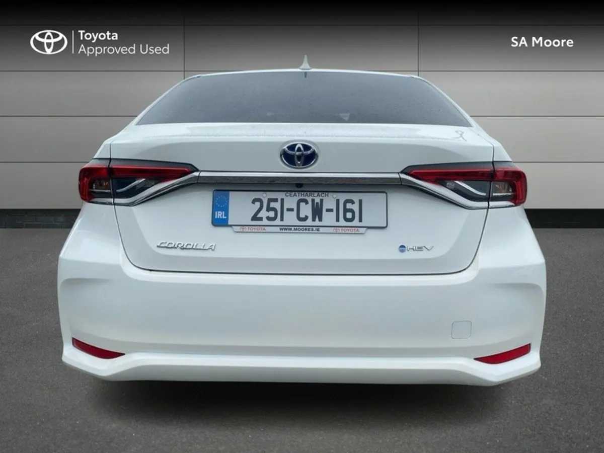 Toyota Corolla HYBRID LUNA SPORT SALOON - Image 4