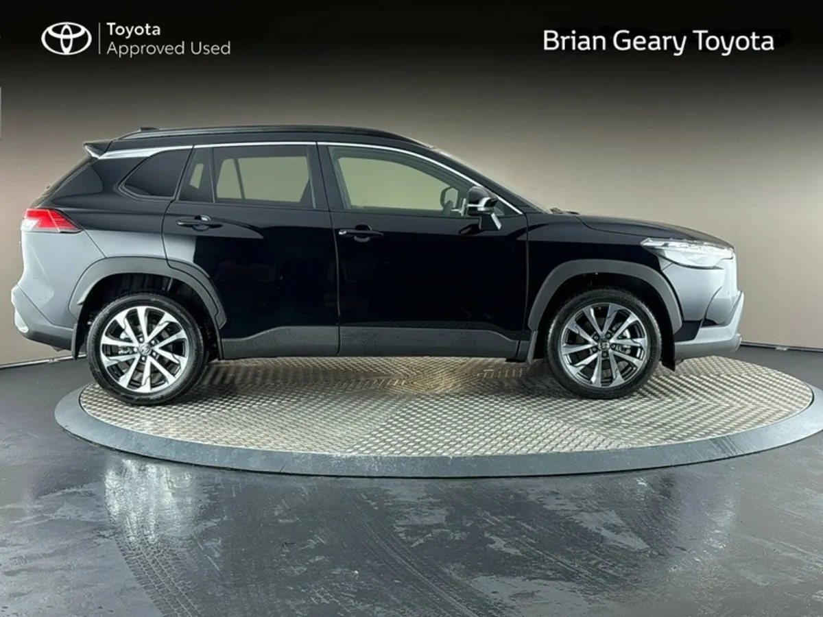 Toyota Corolla Cross HYBRID SPORT - Image 3