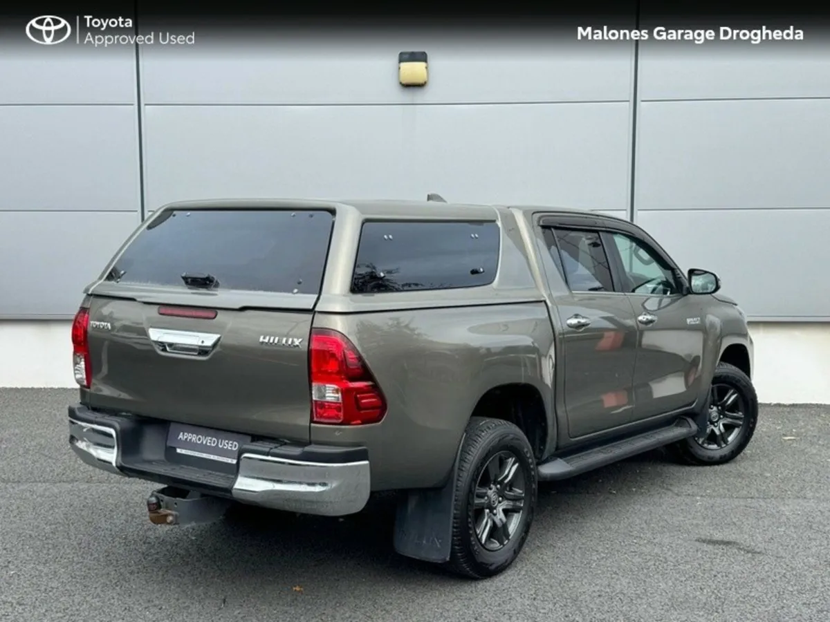 Toyota Hilux 2.8 SRD Double Cab *Hard Top Canopy* - Image 2