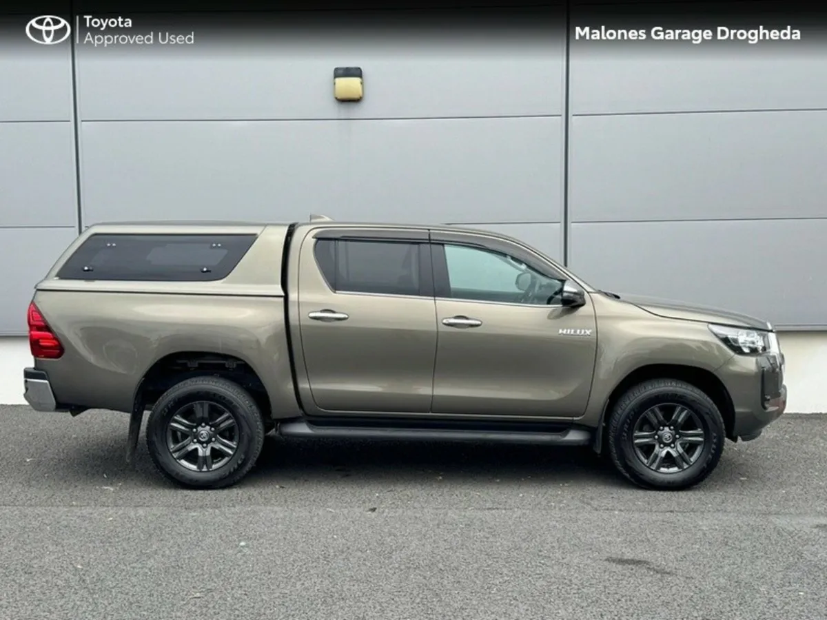 Toyota Hilux 2.8 SRD Double Cab *Hard Top Canopy* - Image 3