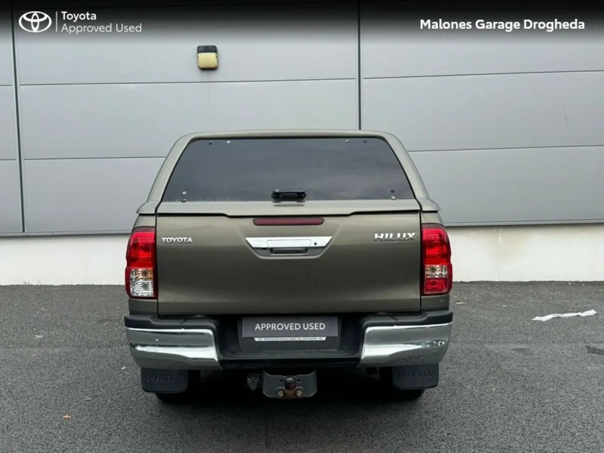 Toyota Hilux 2.8 SRD Double Cab *Hard Top Canopy* - Image 4