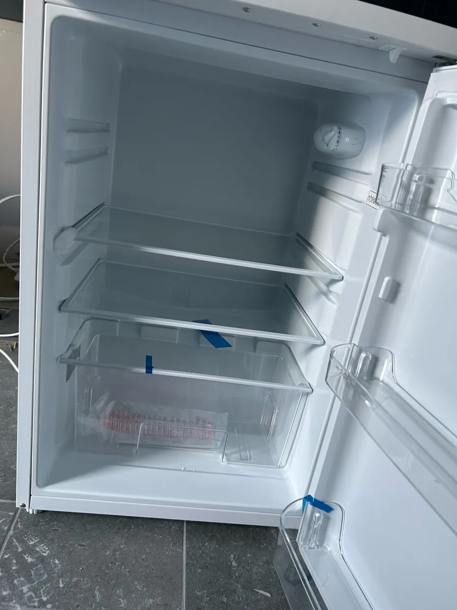55cm under counter PowerPoint fridge - Image 2