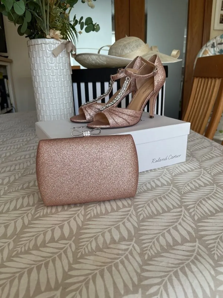 mother of the bride - Image 4