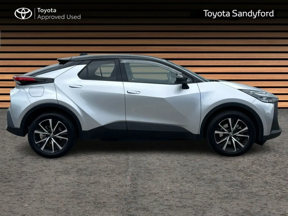 Toyota C-HR 2.0 SPORT + PHEV HYBRID // PANORAMIC R - Image 3