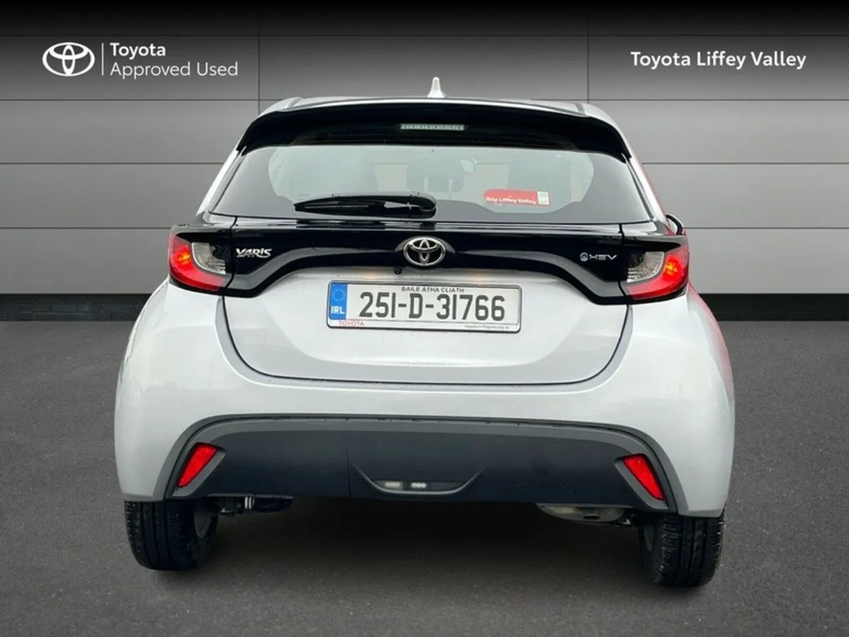 Toyota Yaris Yaris Hybrid 115 Luna - Image 4