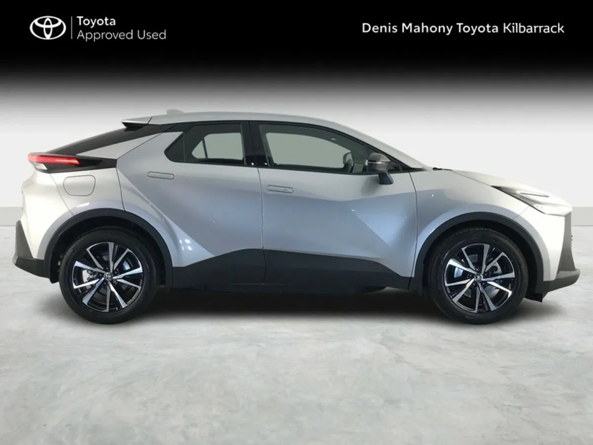 Toyota C-HR PHEV SPORT - Image 3