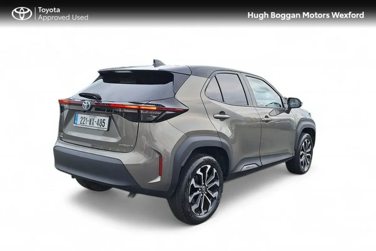 Toyota Yaris Cross LUNA SPORT HYBRID - Image 2