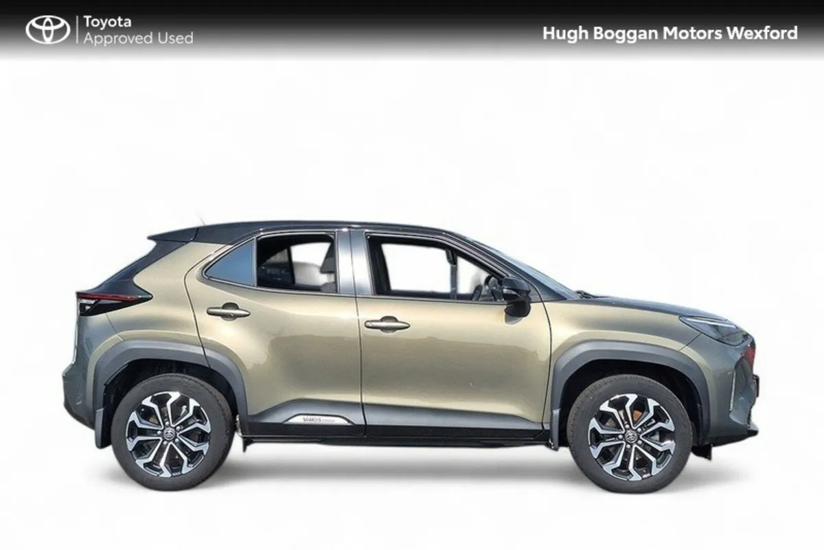 Toyota Yaris Cross LUNA SPORT HYBRID - Image 3