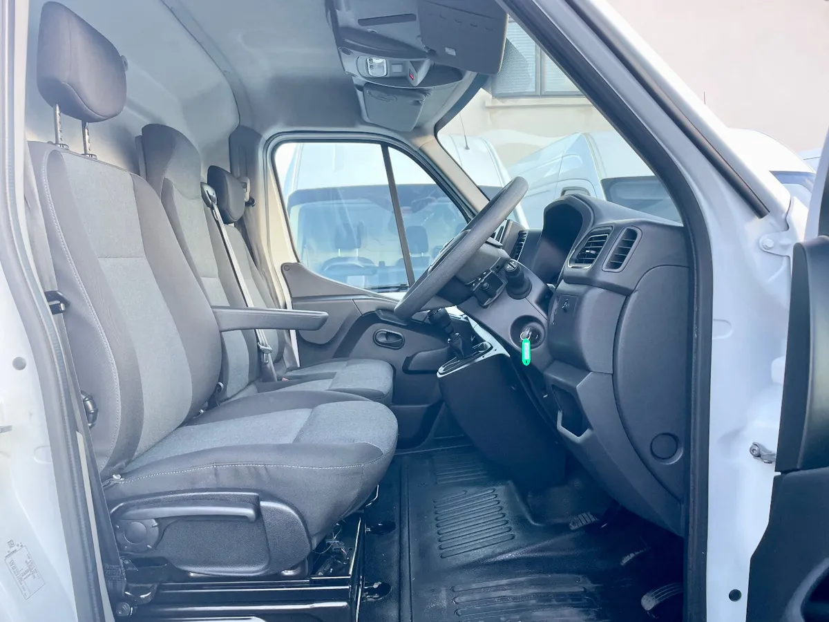 Nissan Interstar L2H2 2.3DCI 135BHP FWD MWB,2022 - Image 4