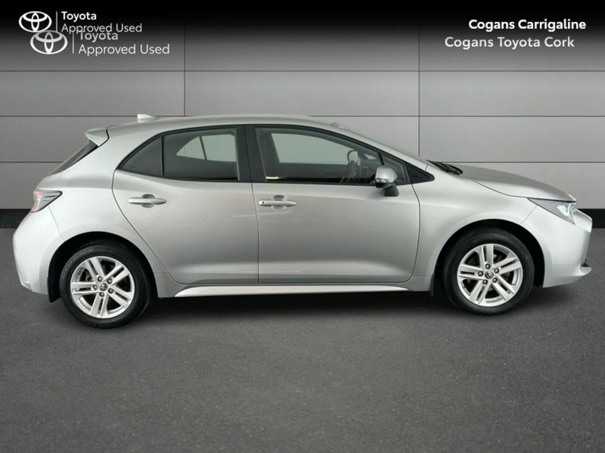 Toyota Corolla LUNA H/B 4DR AUTO HYBRID - Image 3