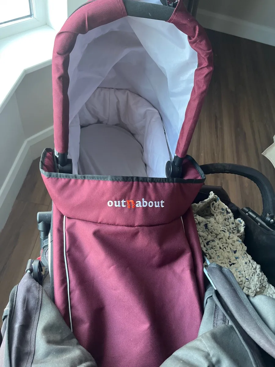 Out n about bassinet & double bar adaptor - Image 1