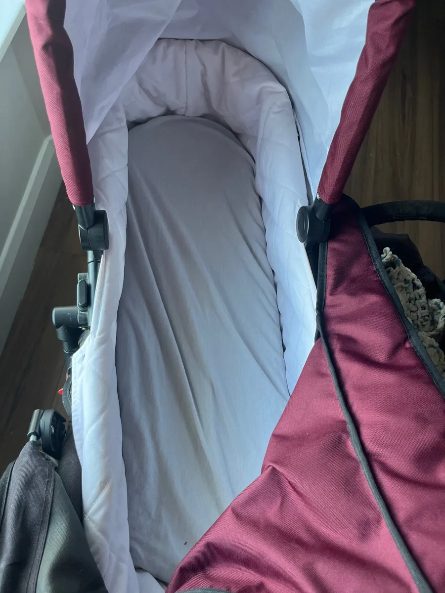Out n about bassinet & double bar adaptor - Image 2