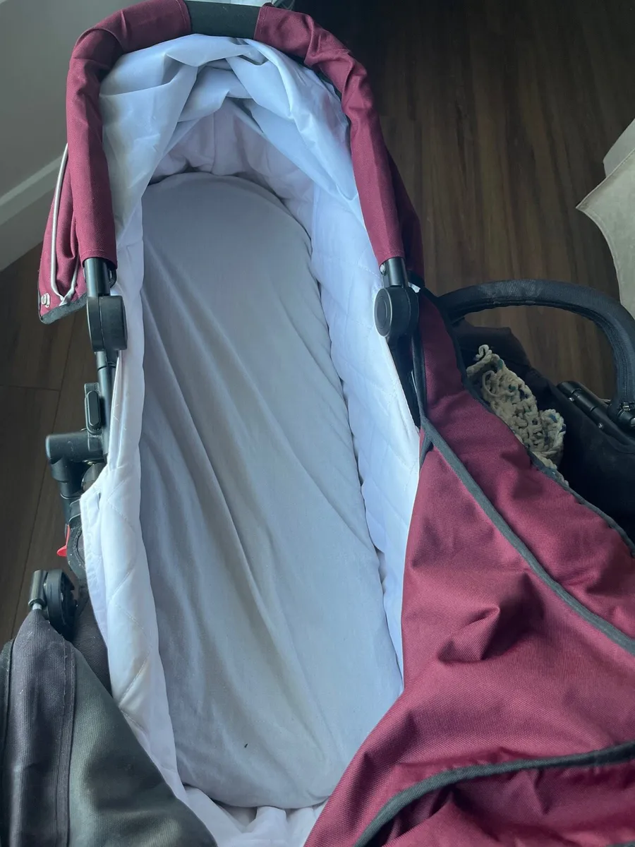 Out n about bassinet & double bar adaptor - Image 4