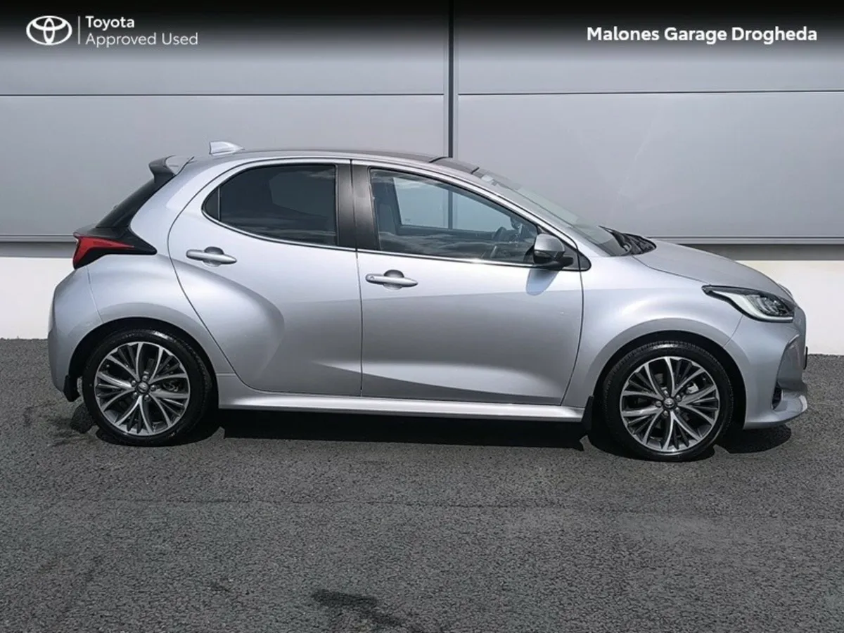 Toyota Yaris 1.5 Hybrid Platinum *Panoramic Roof* - Image 3