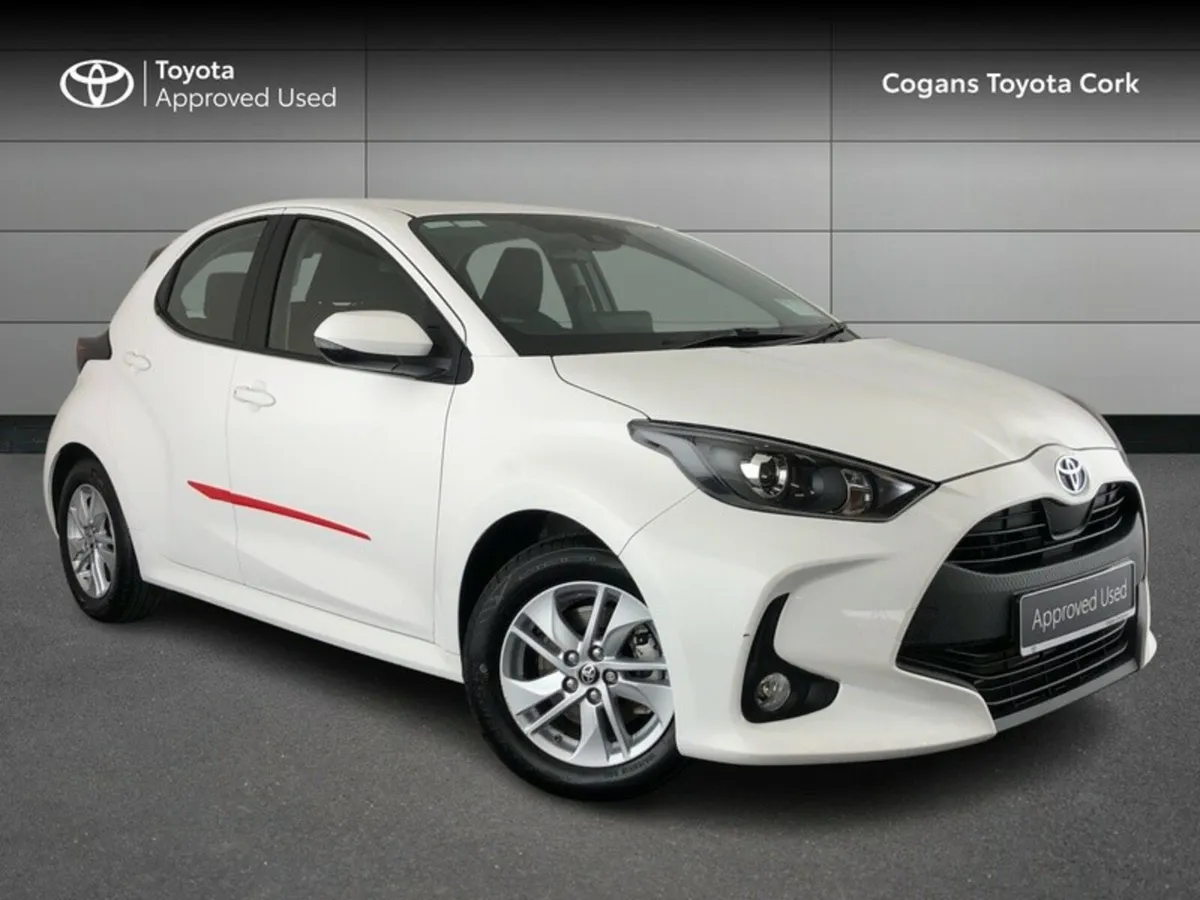 Toyota Yaris YARIS 1.5 HYBRID LUNA - Image 1