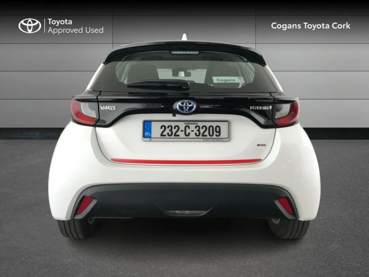 Toyota Yaris YARIS 1.5 HYBRID LUNA - Image 4