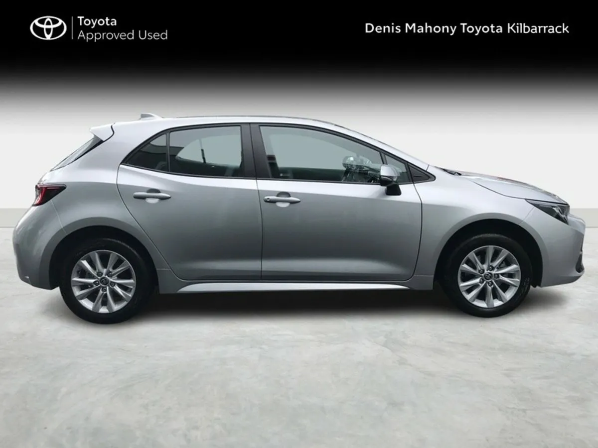 Toyota Corolla HATCHBACK LUNA 3 YEARS FREE SERVICI - Image 3