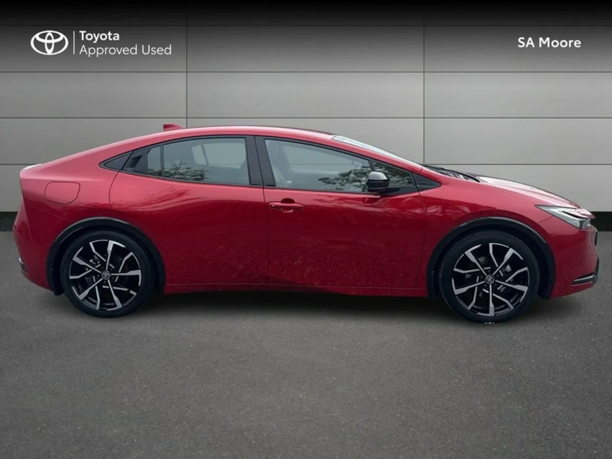 Toyota Prius PLUG-IN HYBRID with LEATHER - Image 3
