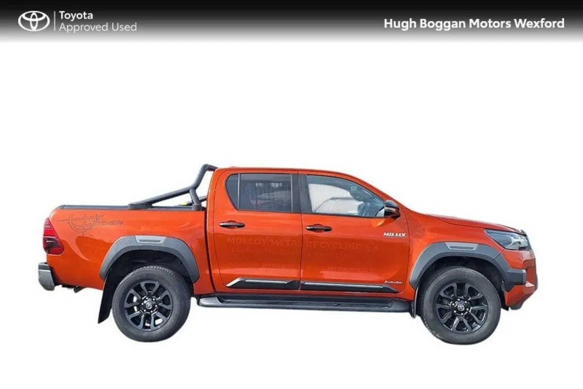Toyota Hilux 2.8 INVINCIBLE AUTO +VAT - Image 3