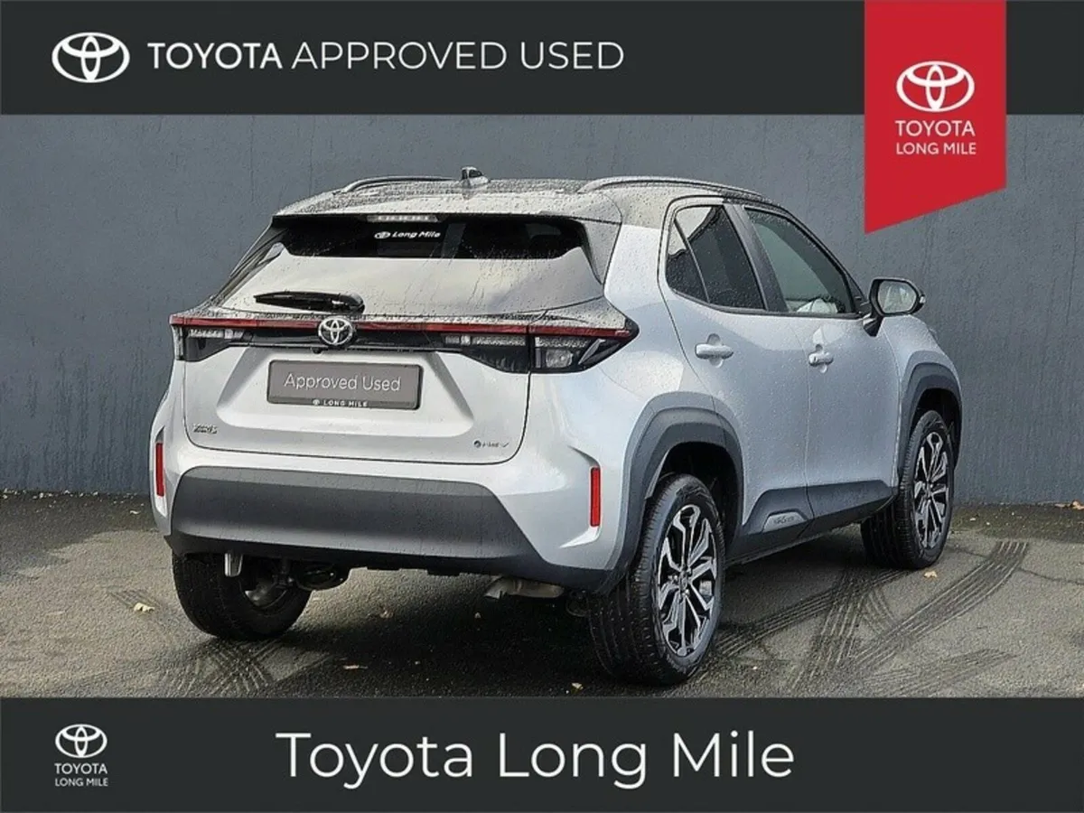 Toyota Yaris Cross 1.5 Hybrid Luna Sport Bi-Tone 5 - Image 3