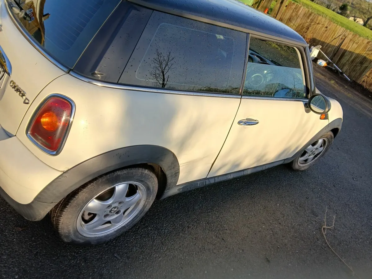 Mini Cooper 2009 - Image 2