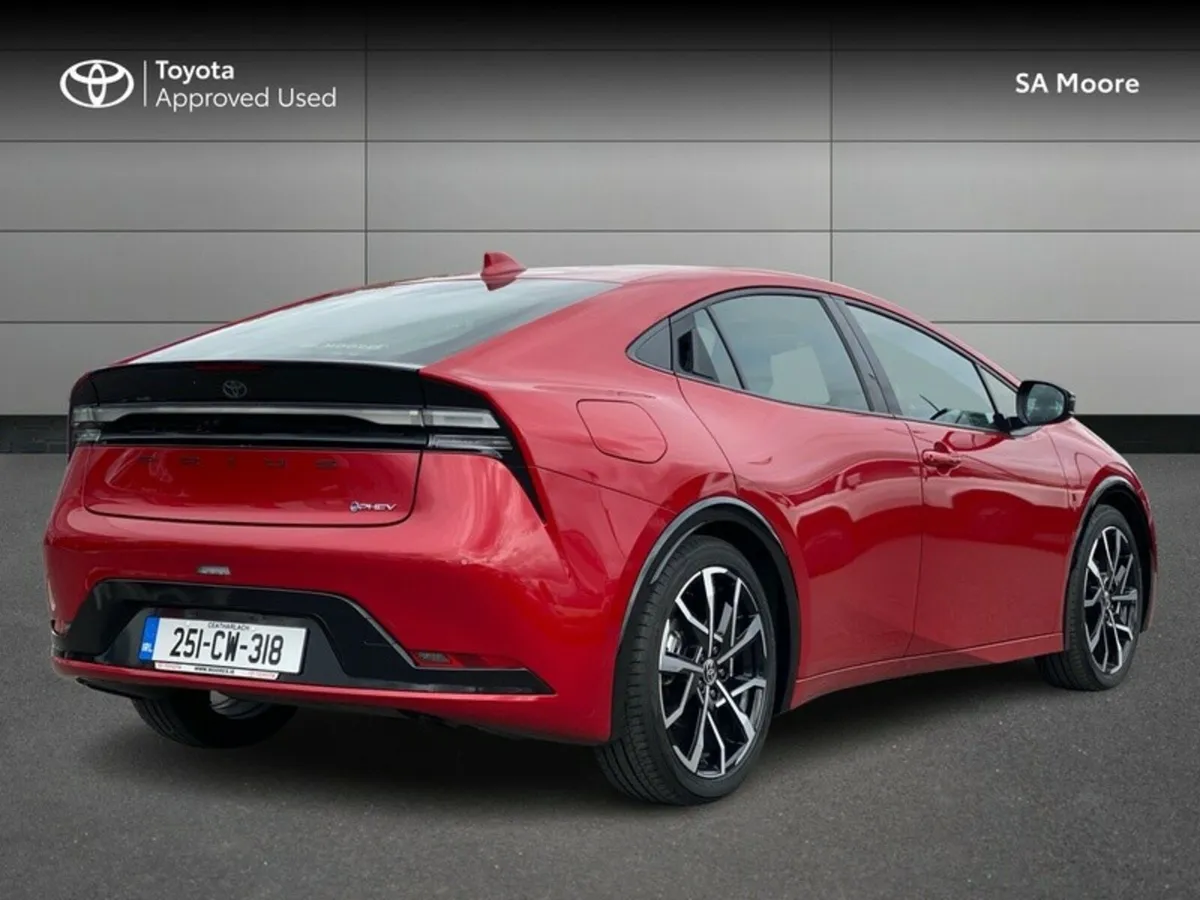Toyota Prius TOP SPEC - PLUG-IN HYBRID - Image 2
