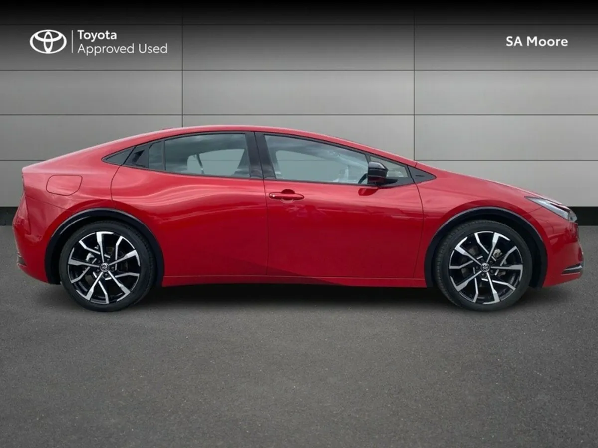 Toyota Prius TOP SPEC - PLUG-IN HYBRID - Image 3