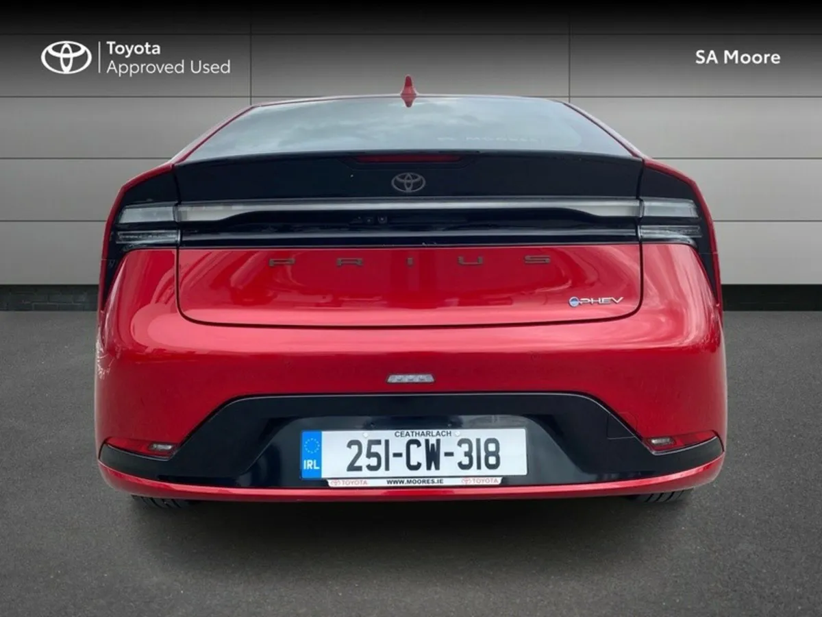 Toyota Prius TOP SPEC - PLUG-IN HYBRID - Image 4