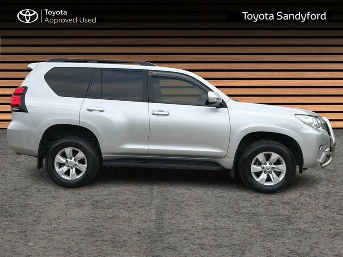 Toyota Land Cruiser LWB COMMERCIAL AUTO // LEATHER - Image 3