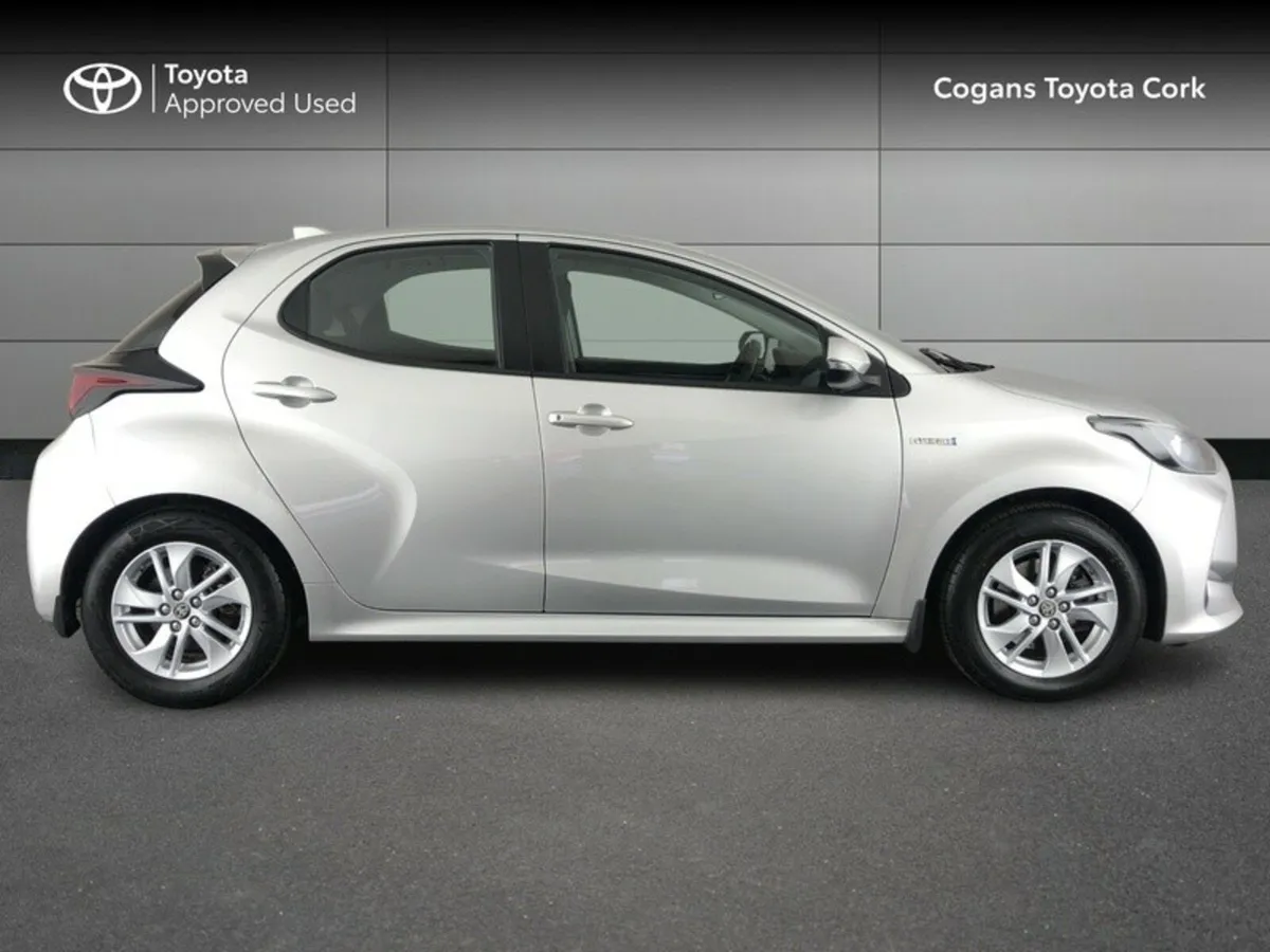 Toyota Yaris HYBRID LUNA 4DR AUTO - Image 3