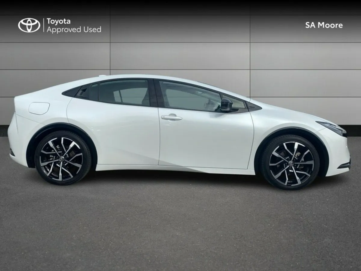 Toyota Prius PLUG-IN HYBRID with LEATHER - Image 3