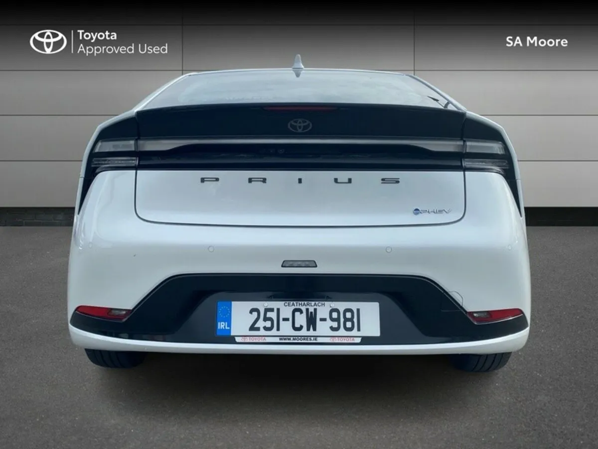 Toyota Prius PLUG-IN HYBRID with LEATHER - Image 4