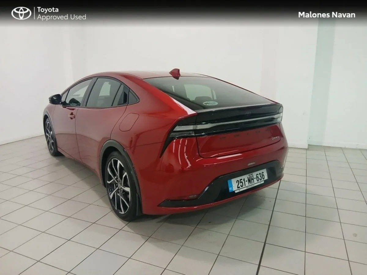 Toyota Prius PRIUS PLUG-IN HYBRID - Image 2