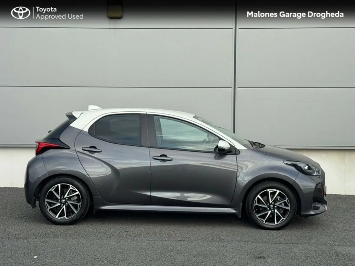 Toyota Yaris 1.5 Hybrid Luna Sport Call Now 041 98 - Image 3