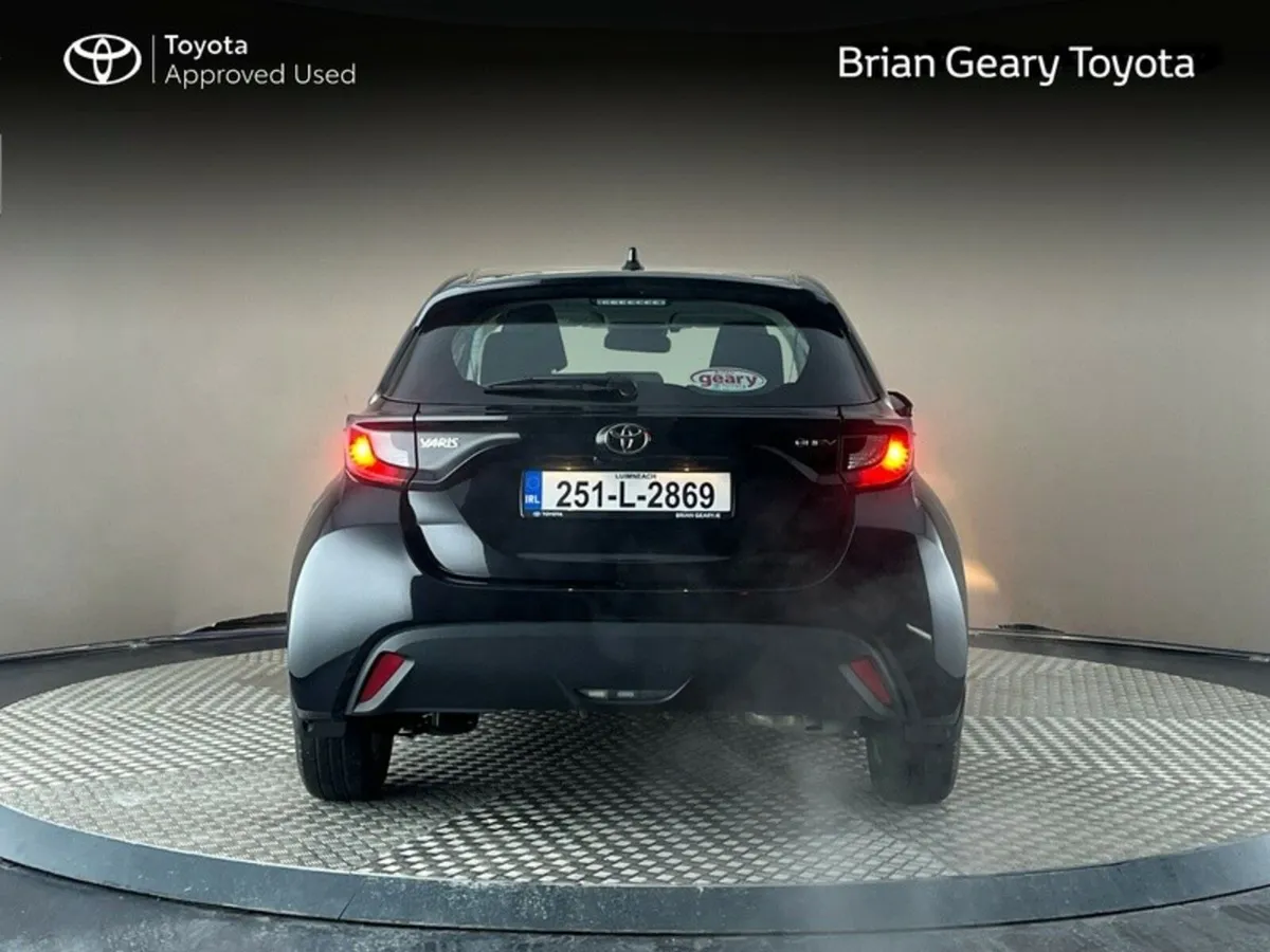 Toyota Yaris HYBRID LUNA - Image 4