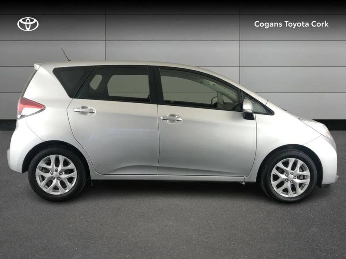 Toyota Verso LUNA SKYVIEW 4DR - Image 3