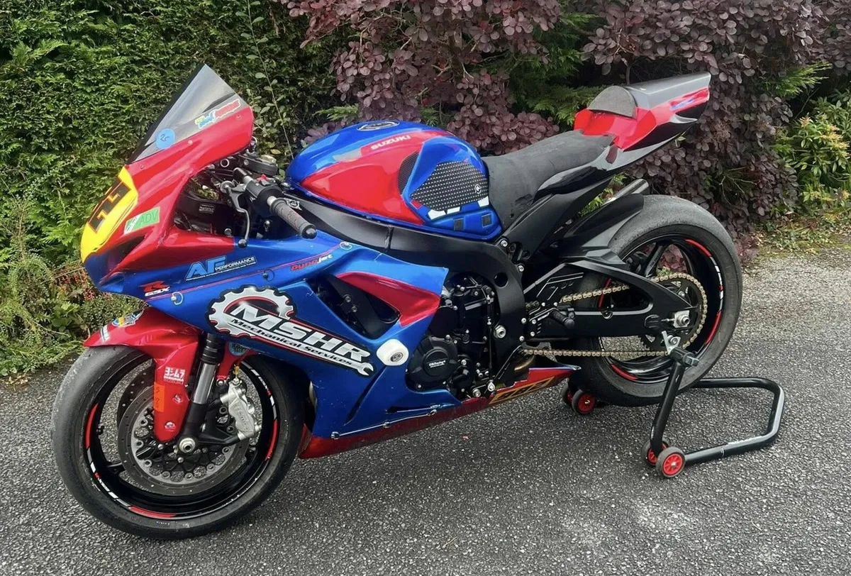 Suzuki GSXR 600 race track bike - Image 2