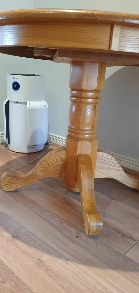 Extendable Dining table and 4 chairs - Image 2