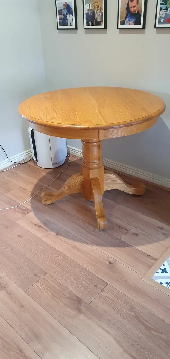 Extendable Dining table and 4 chairs - Image 4