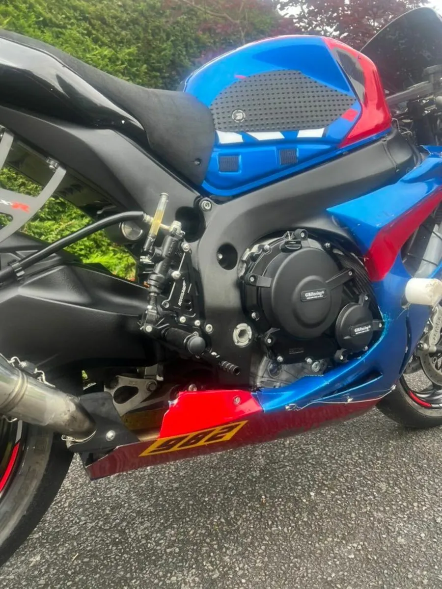 Suzuki GSXR 600 race track bike - Image 3