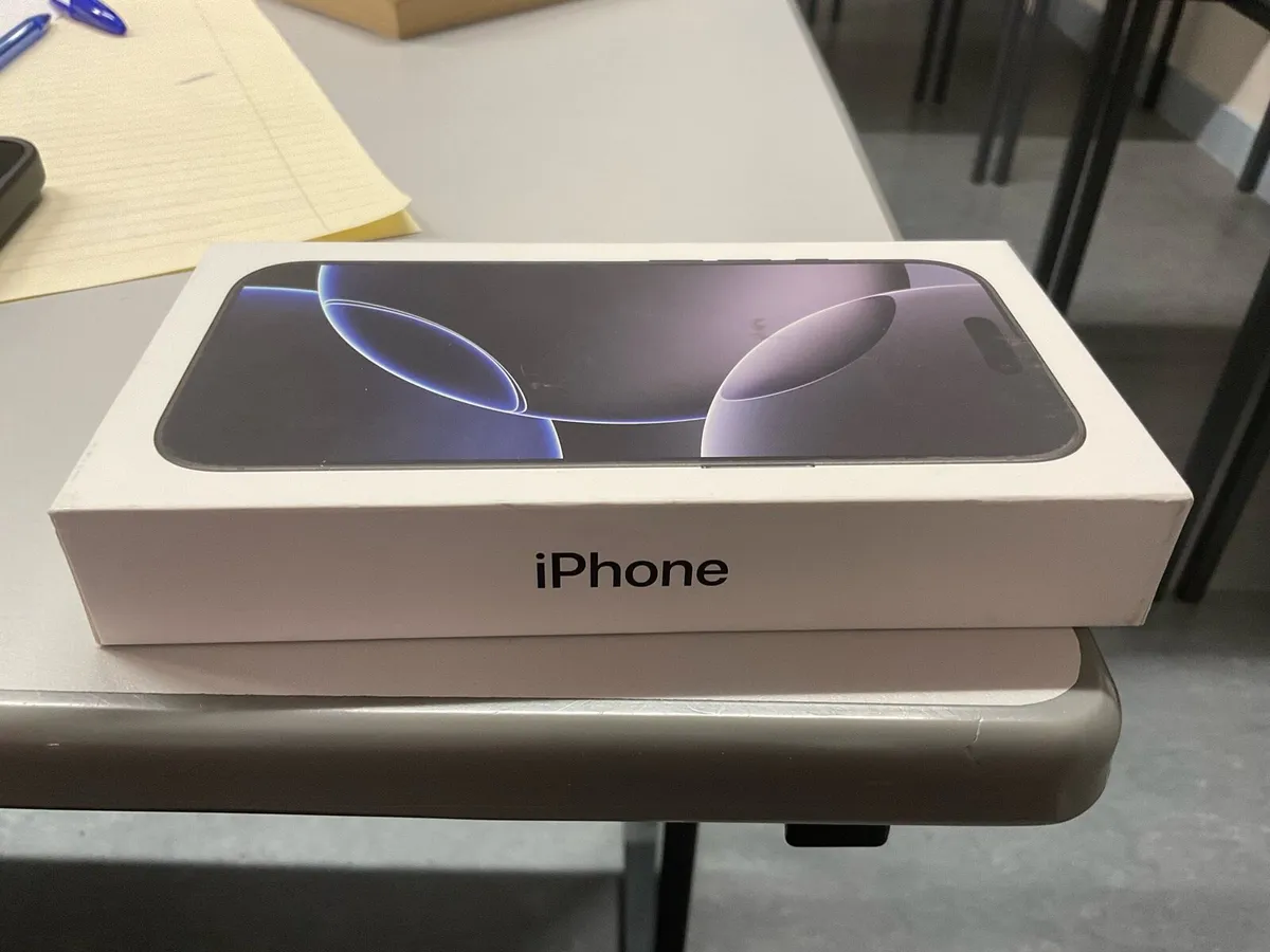 iPhone 16 Pro - Image 2