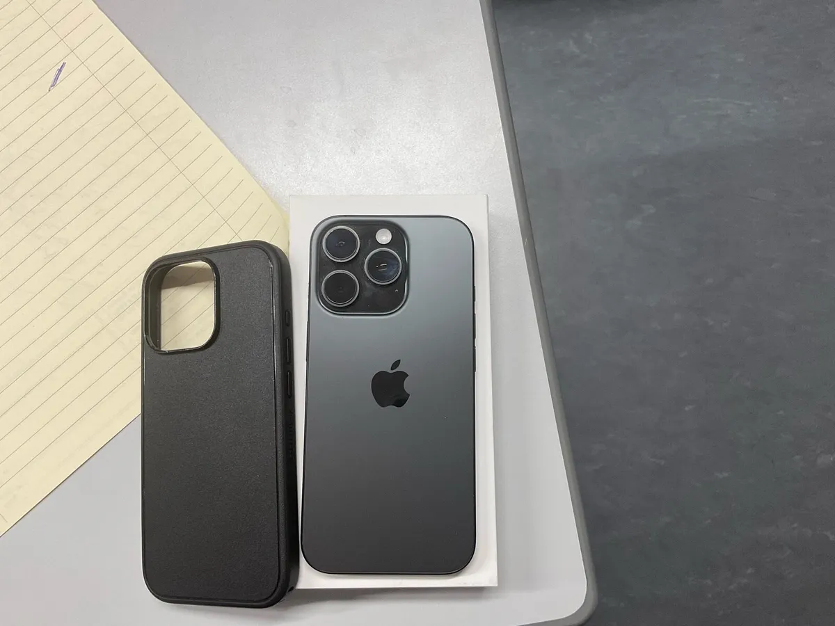 iPhone 16 Pro - Image 3